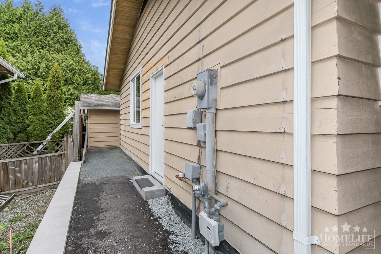 18113 57A Ave - Photo 3 of 12