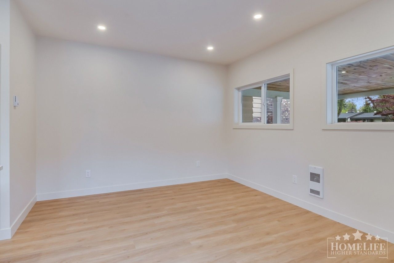 18113 57A Ave - Photo 4 of 12