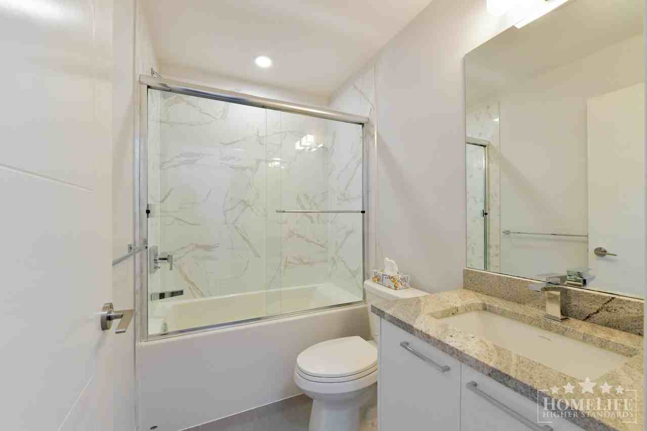20696 Eastleigh Cres - Photo 3 of 15