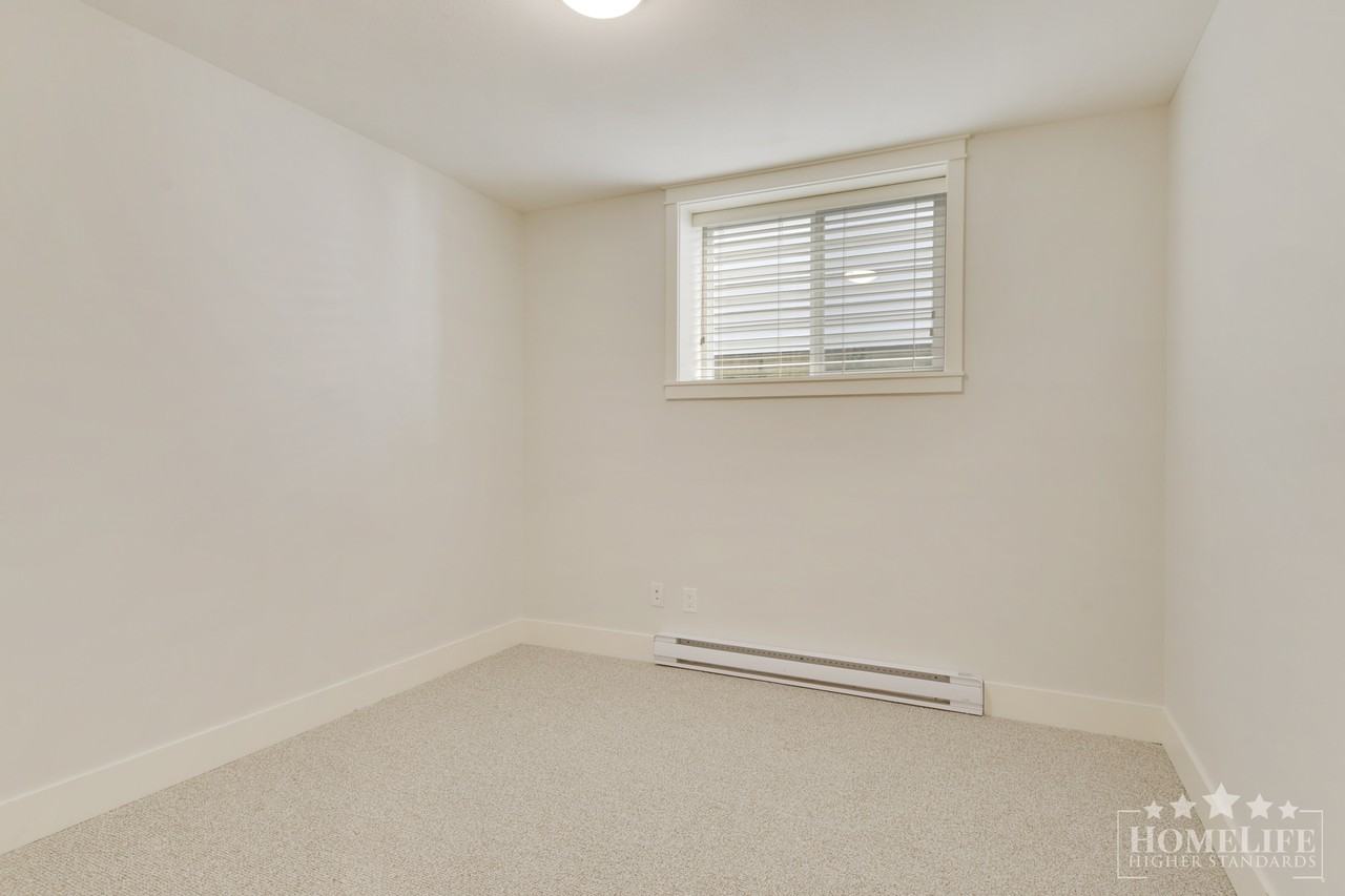 297 172a St - Photo 7 of 22