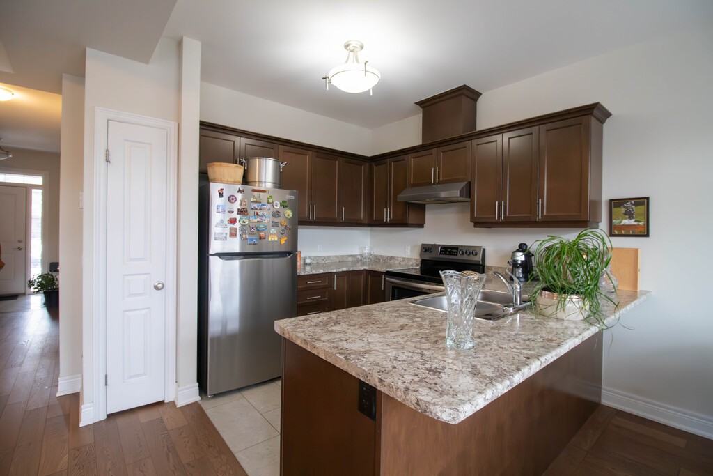 23 Manhattan Court - Photo 4 of 19