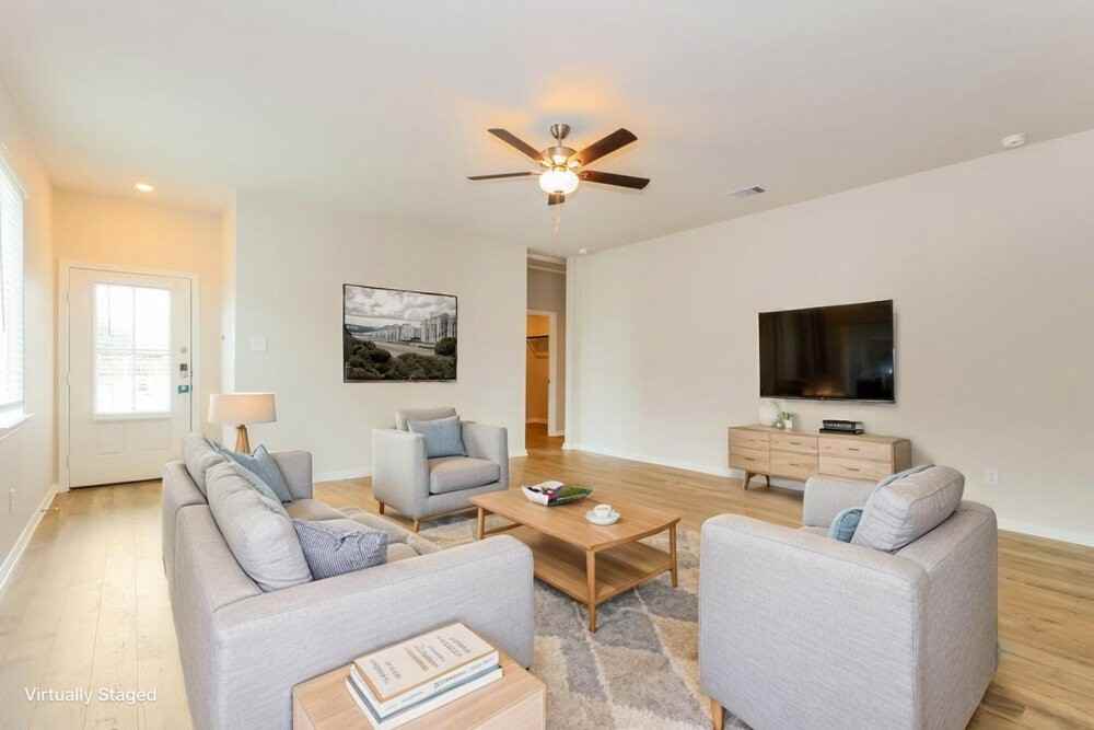 15642 Plum Brook Dr - Photo 4 of 25