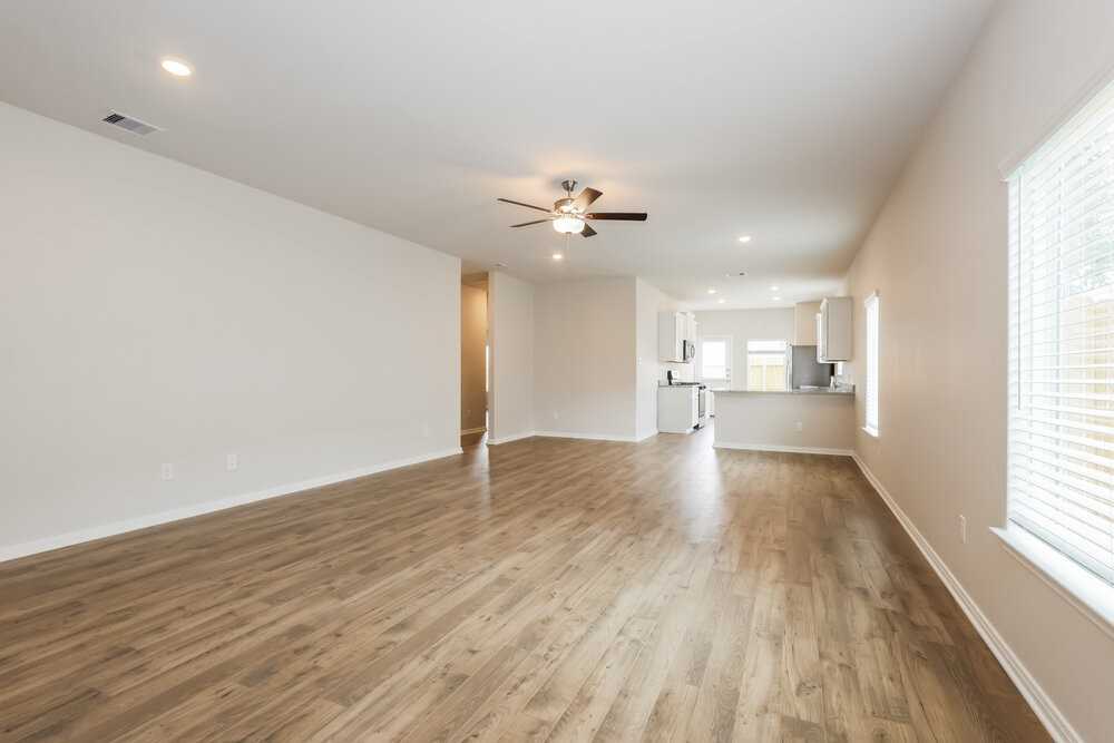 15667 Plum Brook Dr - Photo 4 of 24