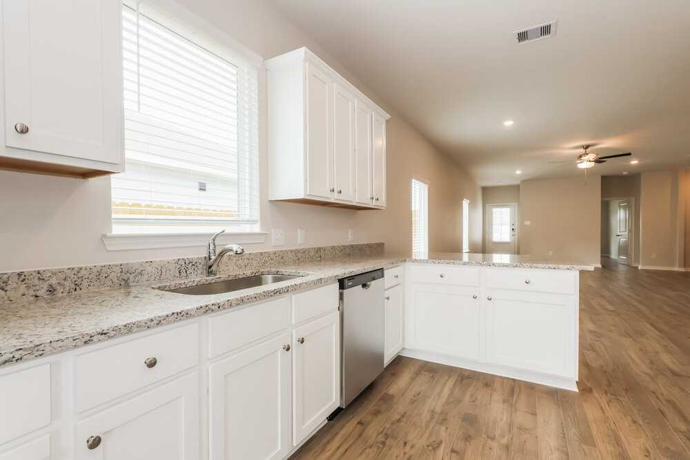 15667 Plum Brook Dr - Photo 7 of 24