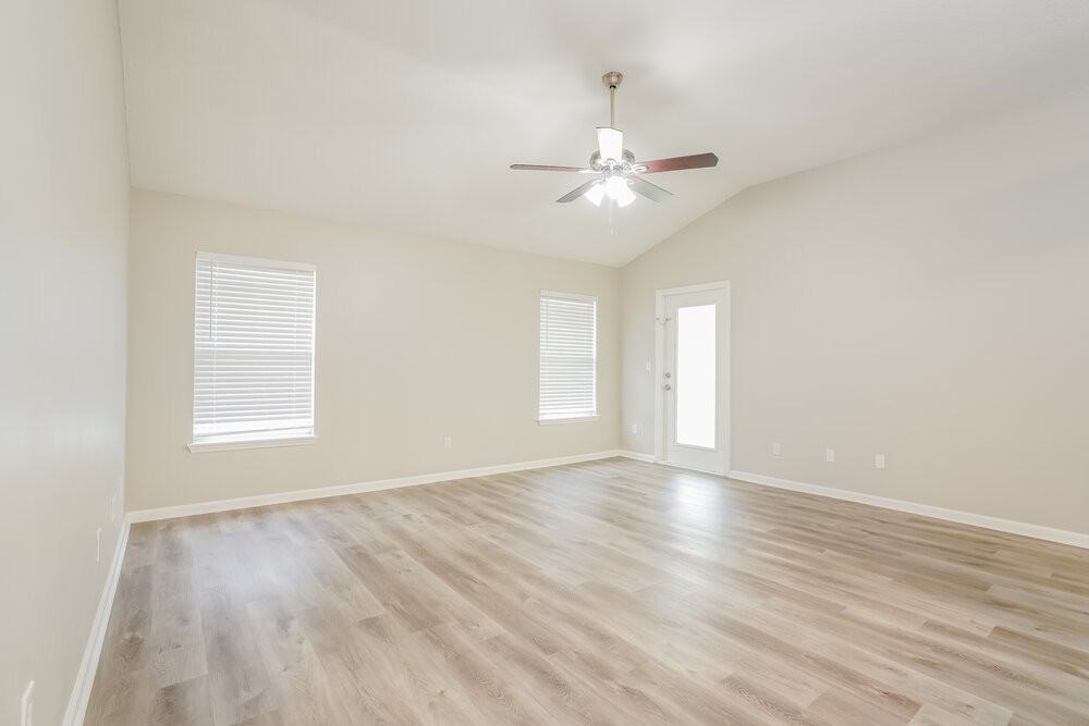 195 Dover Bluff Dr - Photo 4 of 16
