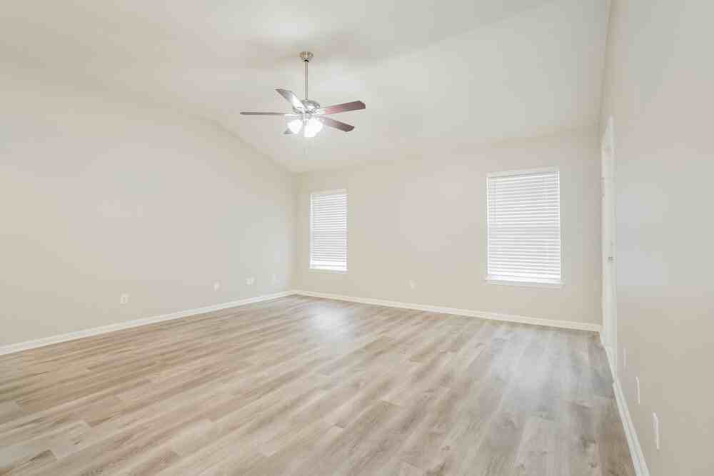 195 Dover Bluff Dr - Photo 5 of 16