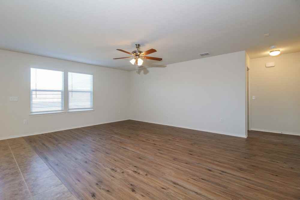 1449 Vernon Dr - Photo 3 of 16