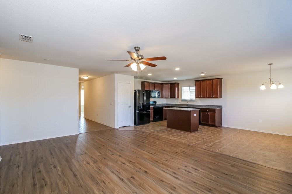 1449 Vernon Dr - Photo 4 of 16