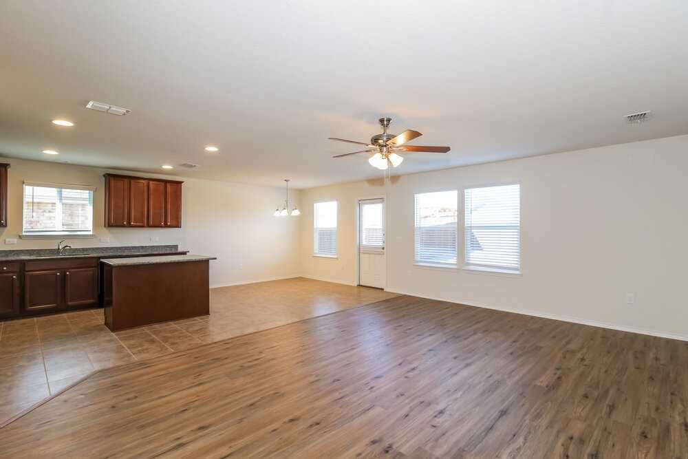 1449 Vernon Dr - Photo 5 of 16