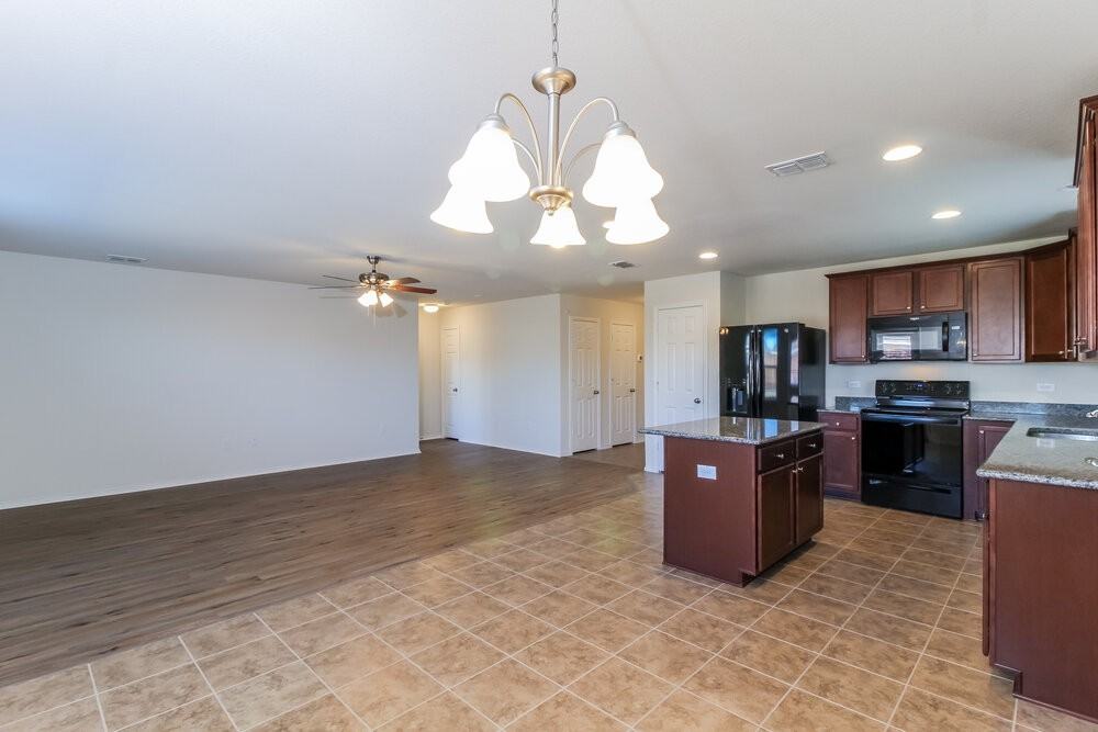 1449 Vernon Dr - Photo 7 of 16