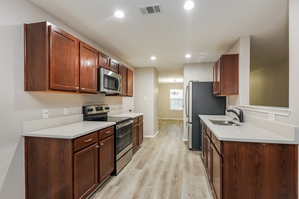 2036 Godiva St - Photo 7 of 16