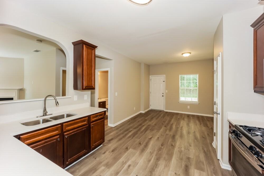 6109 Hemperly Rd - Photo 7 of 17