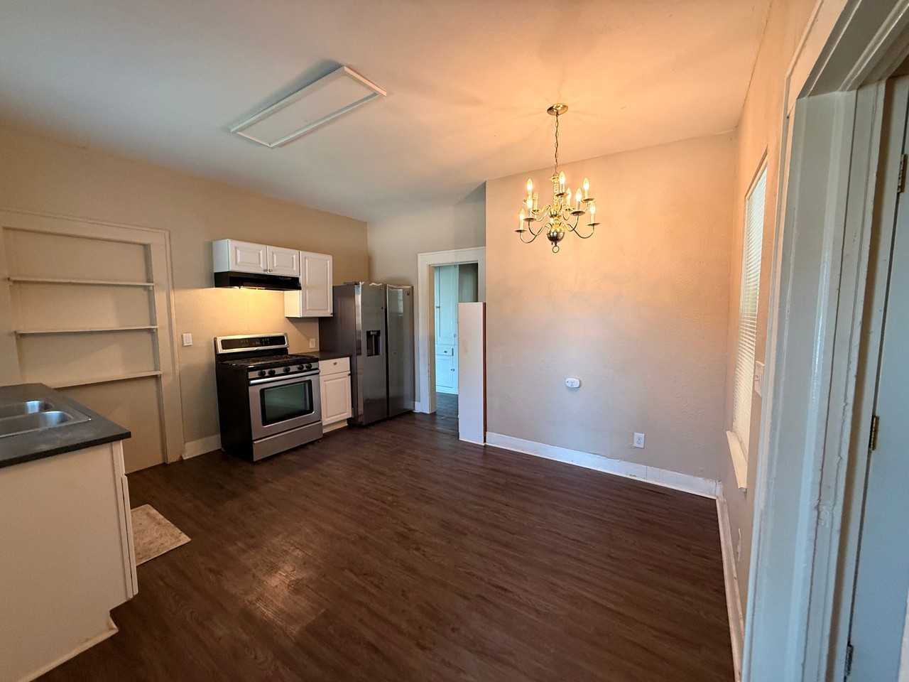 1425 Quintana Rd #1 - Photo 3 of 35