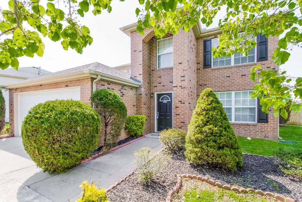 2164 Spring Hill Cir - Photo 2 of 15