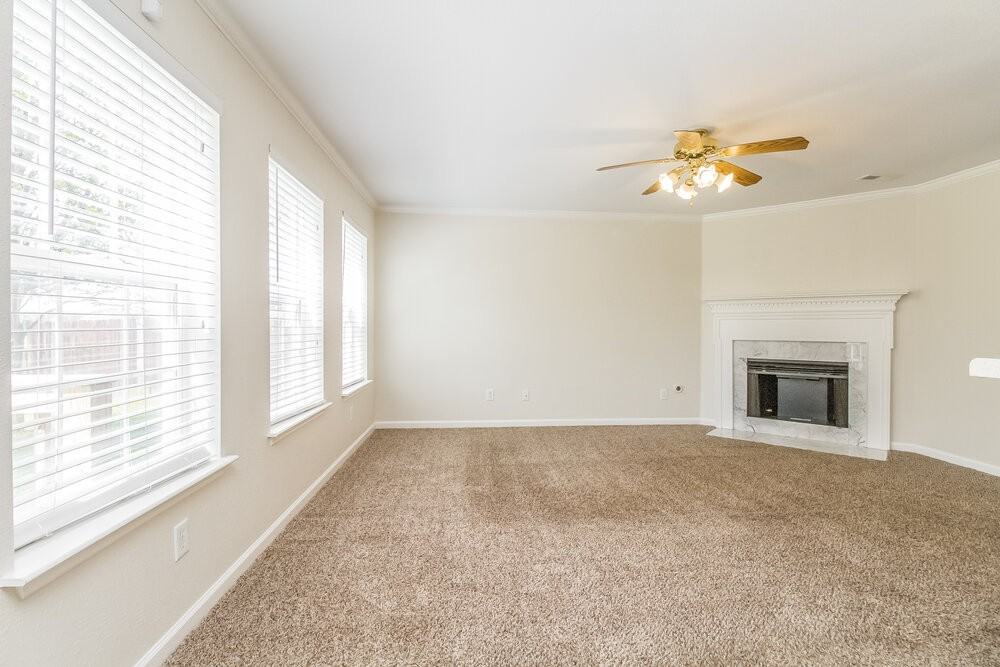 2164 Spring Hill Cir - Photo 3 of 15