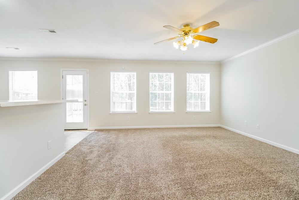 2164 Spring Hill Cir - Photo 4 of 15