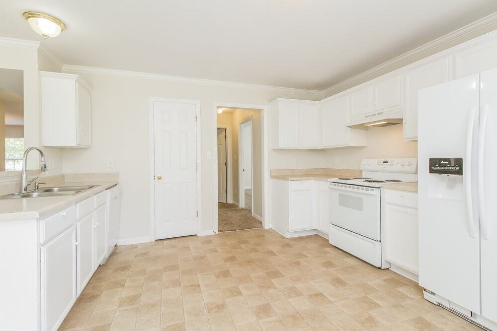 2164 Spring Hill Cir - Photo 6 of 15