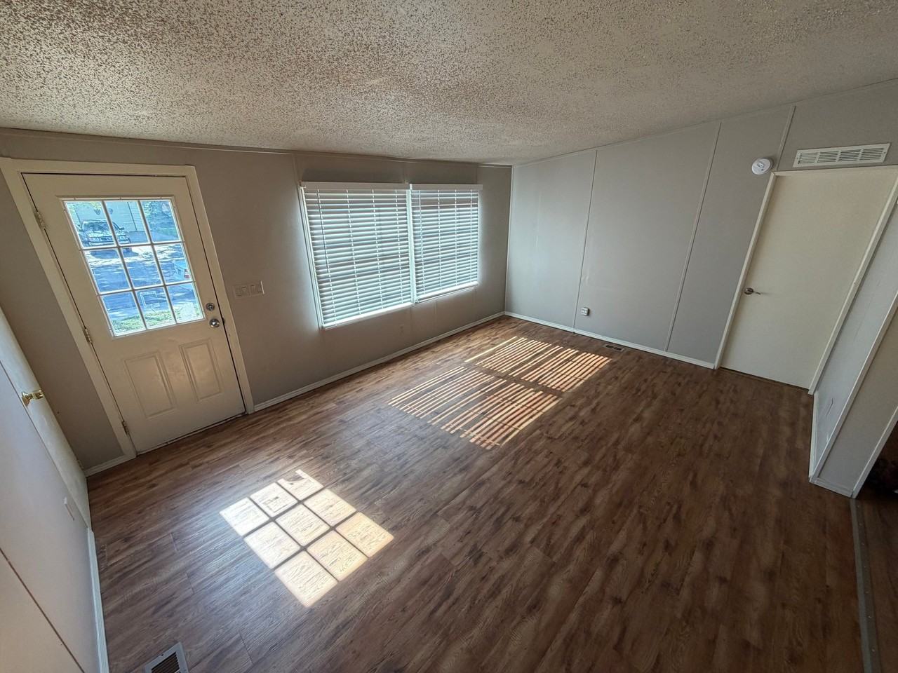 3738 Bellaire Ave - Photo 3 of 19