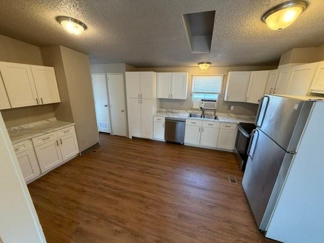 3738 Bellaire Ave - Photo 4 of 19