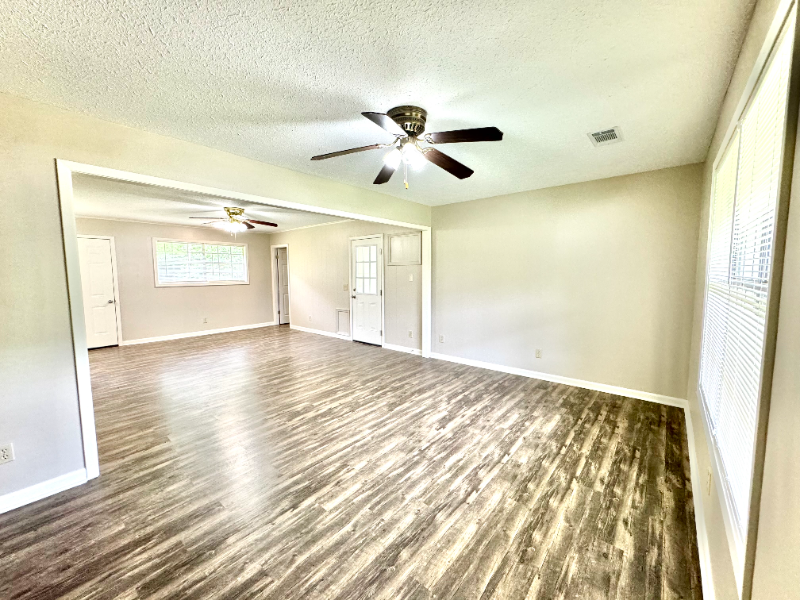 358 Center Rd - Photo 6 of 14