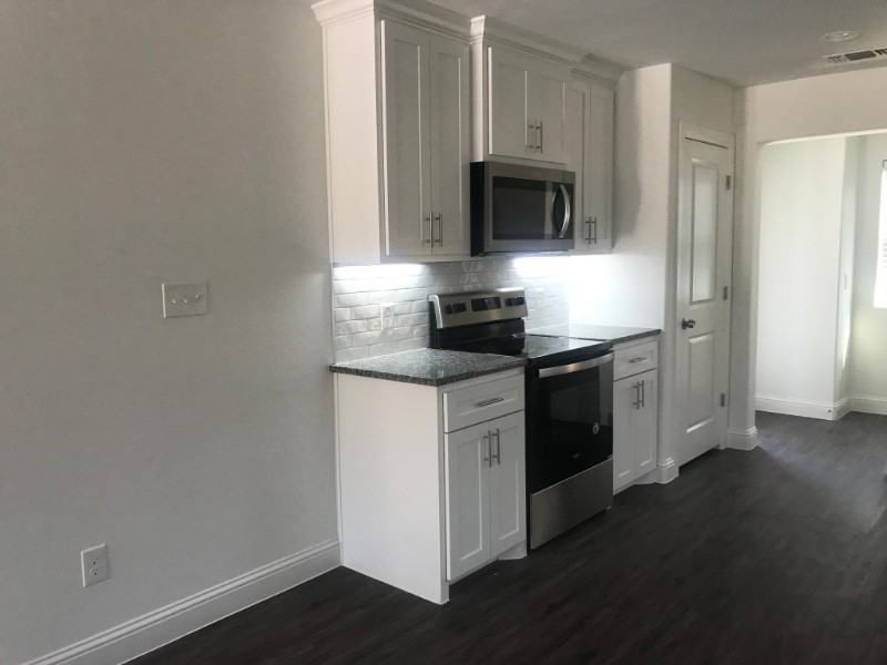902 N Bush Ave - Photo 4 of 14
