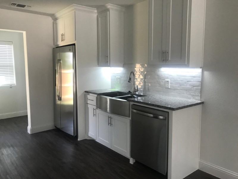 902 N Bush Ave - Photo 5 of 14