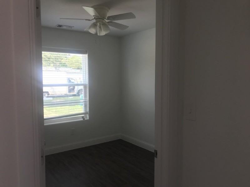 902 N Bush Ave - Photo 7 of 14