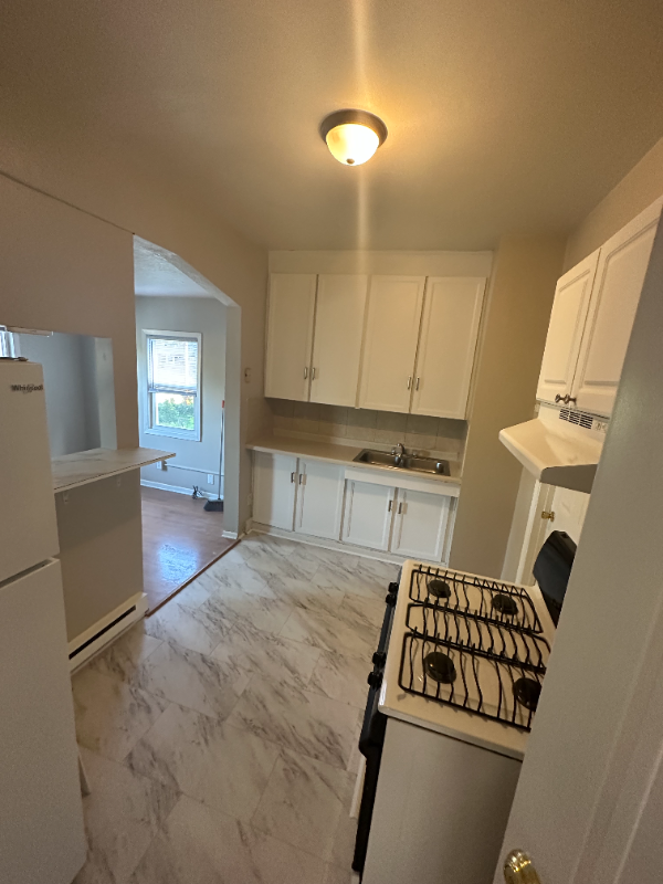 306 King St W #3 - Photo 2 of 9
