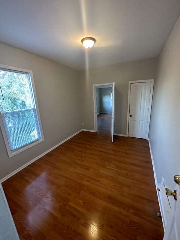306 King St W #3 - Photo 3 of 9