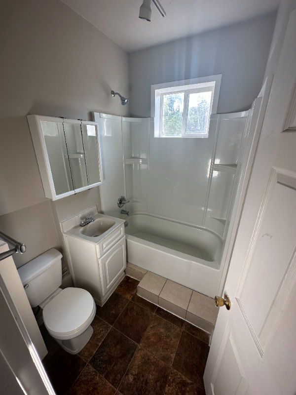 306 King St W #3 - Photo 4 of 9