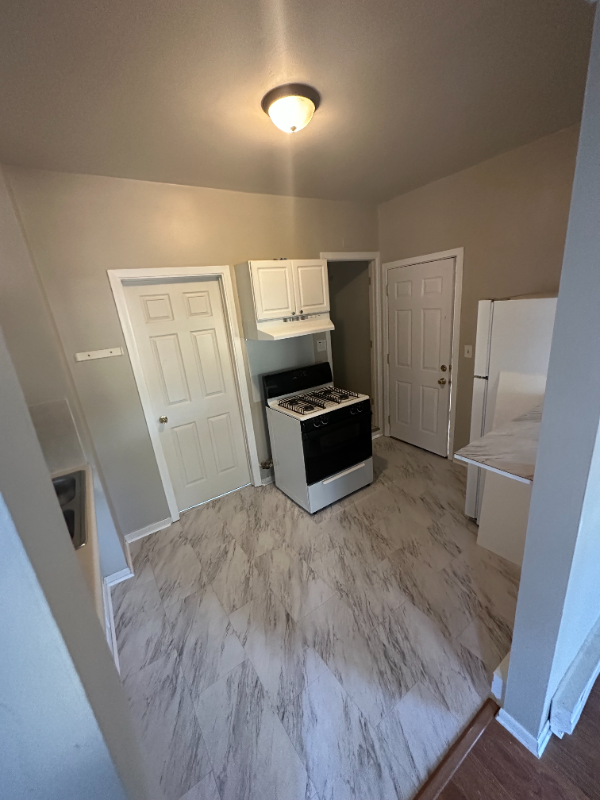 306 King St W #3 - Photo 5 of 9