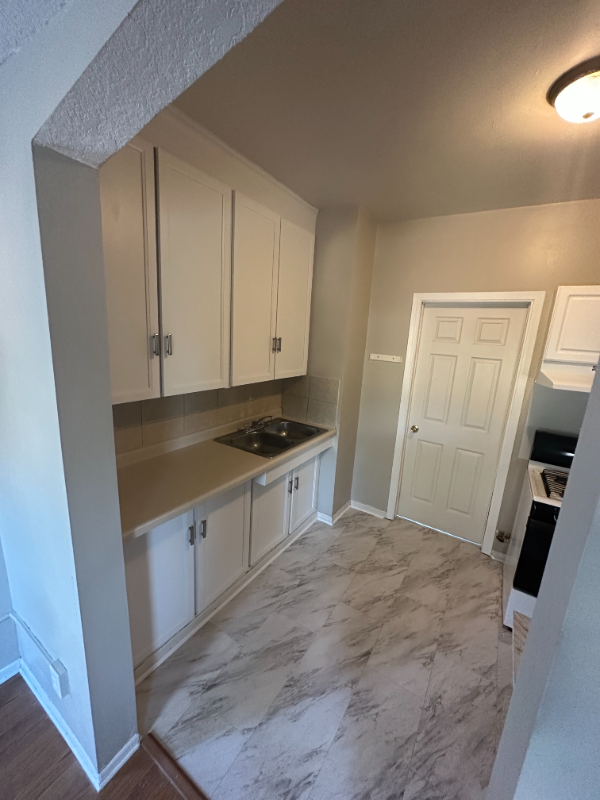 306 King St W #3 - Photo 6 of 9
