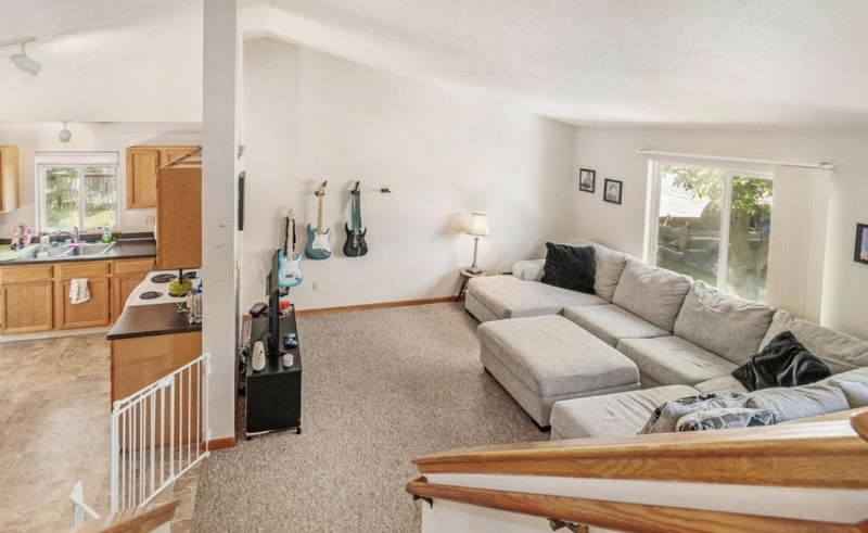 3758 Jill St - Photo 2 of 7