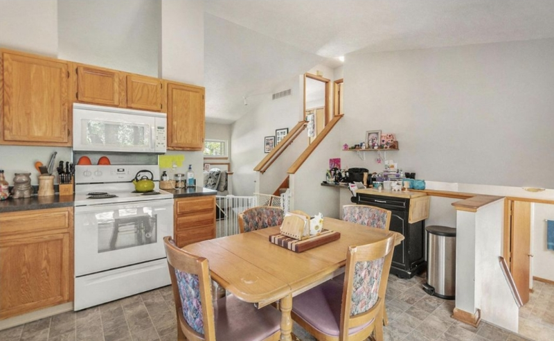 3758 Jill St - Photo 4 of 7