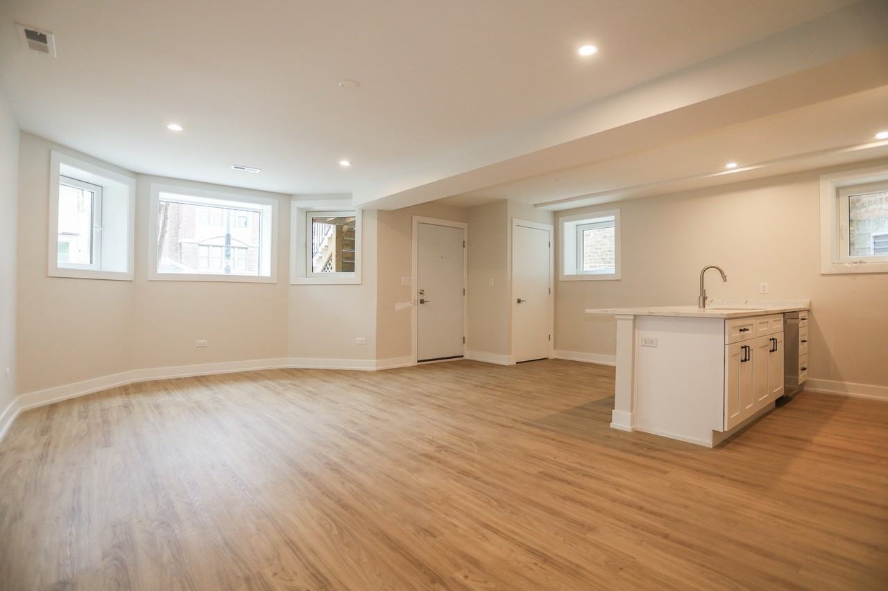 2230 W Wilson Ave #2 - Photo 4 of 15