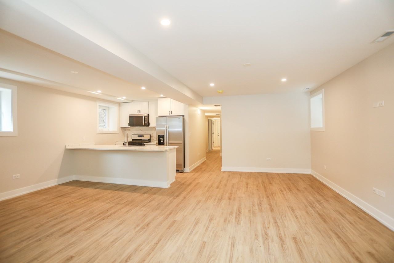 2230 W Wilson Ave #2 - Photo 6 of 15