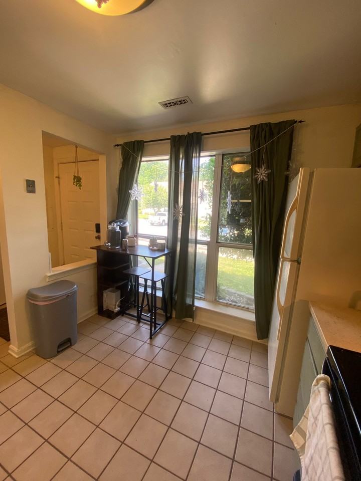 1248 Independence Sq - Photo 4 of 20