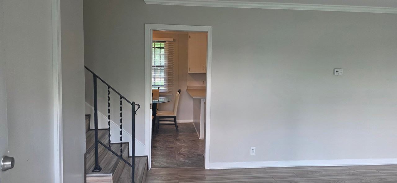 647 Shipp Ln - Photo 4 of 20