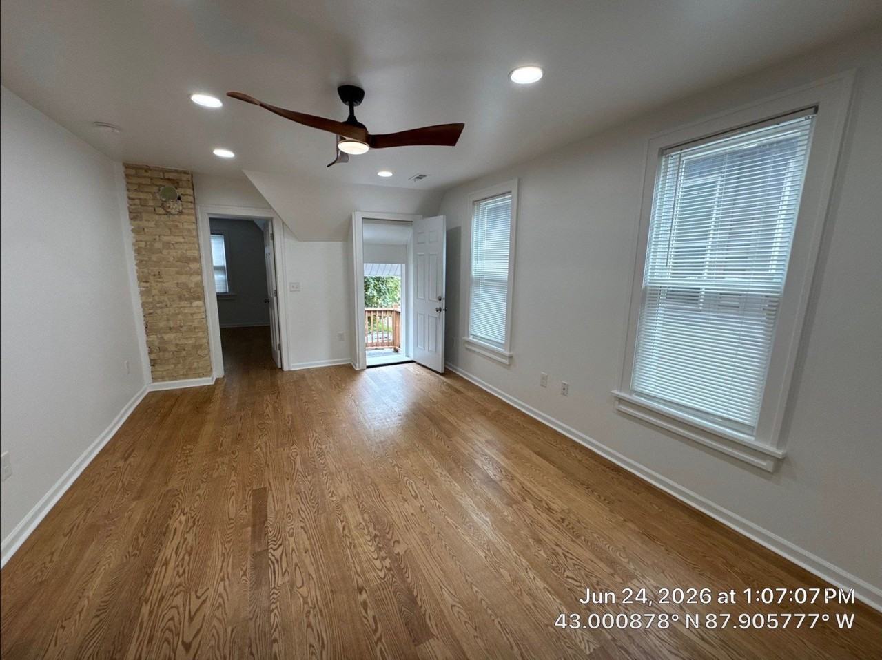 337 E Smith St - Photo 3 of 19
