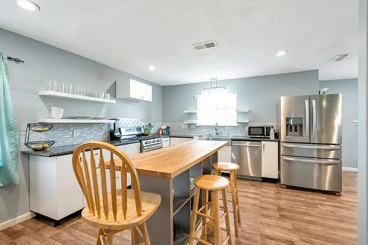 18047 Bambriar Dr - Photo 3 of 4