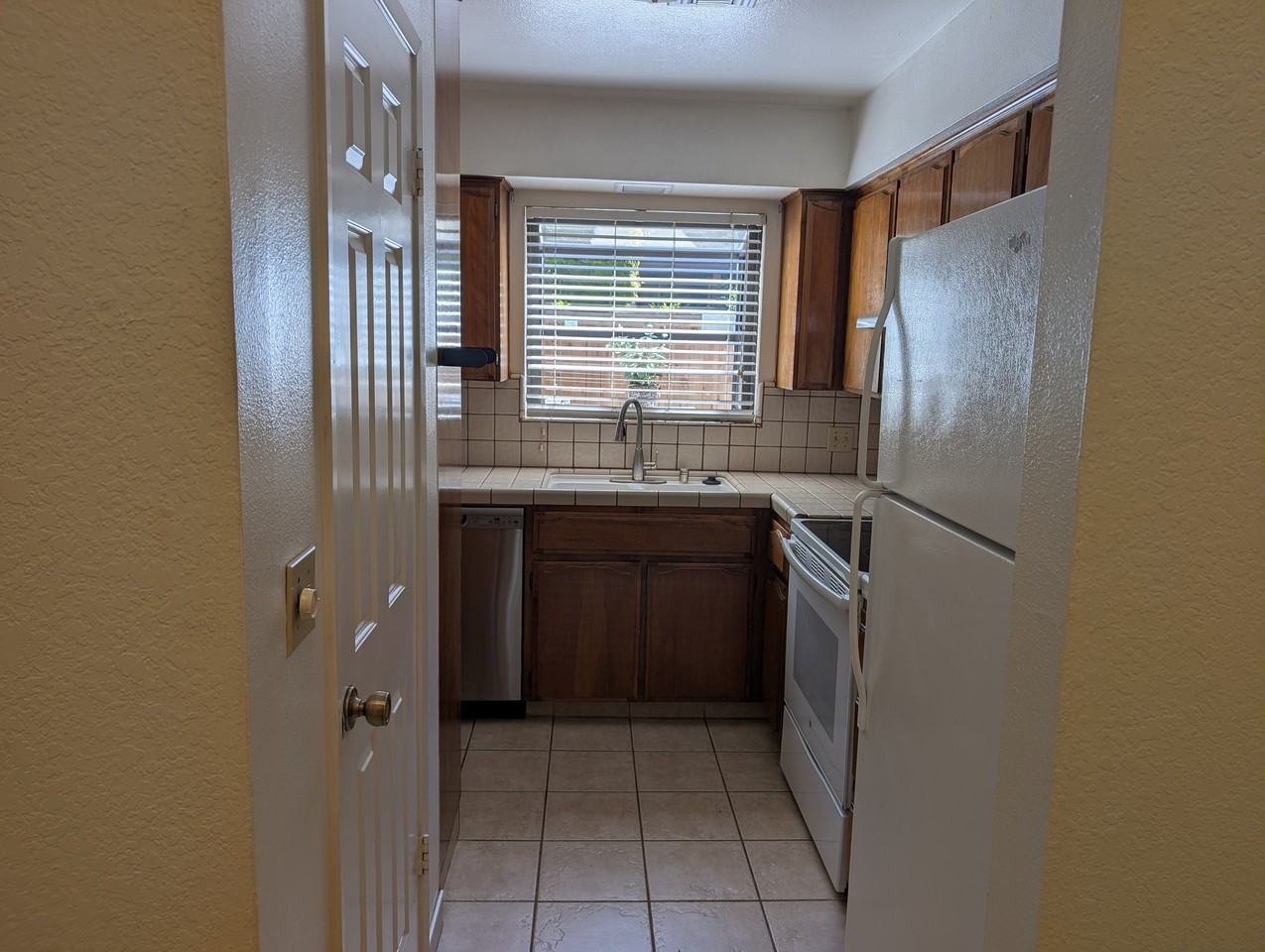 254 E El Paso Ave #104 - Photo 5 of 18