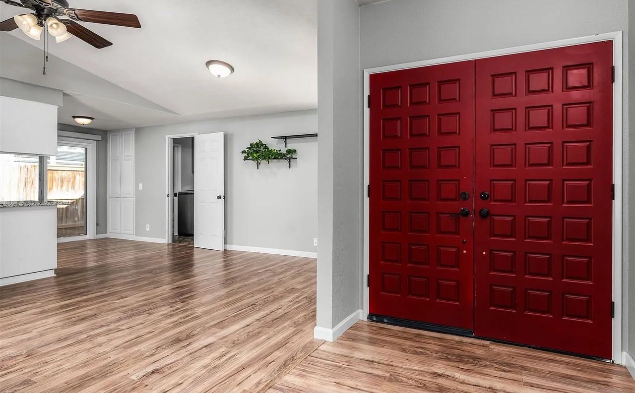 1215 Cedar Ridge Dr - Photo 3 of 16