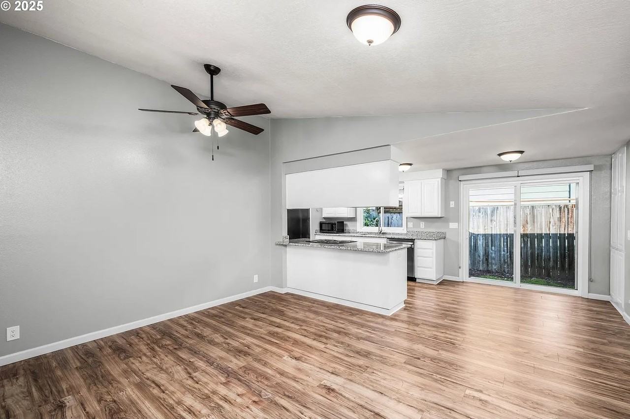 1215 Cedar Ridge Dr - Photo 4 of 16