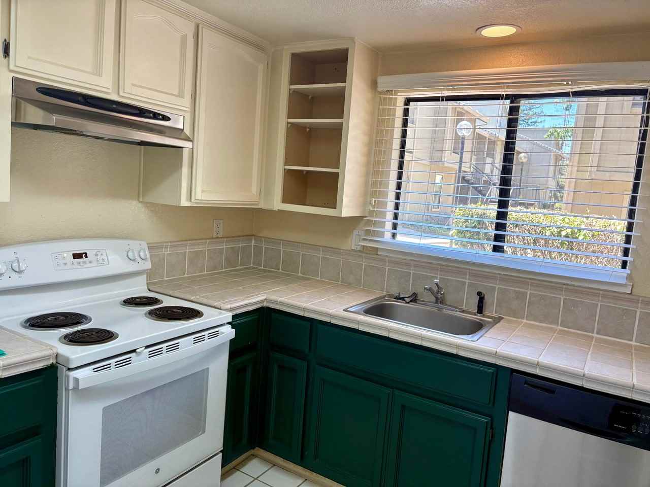 720 Sunrise Ave #41 - Photo 4 of 17