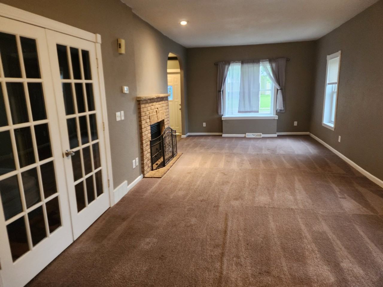 112 Harrison St - Photo 3 of 14