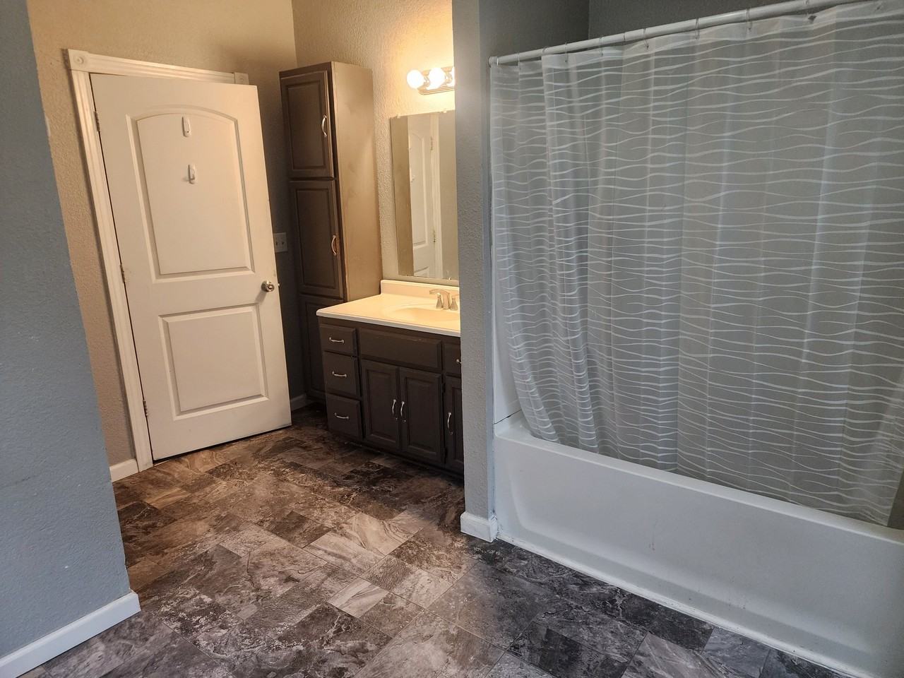 112 Harrison St - Photo 5 of 14