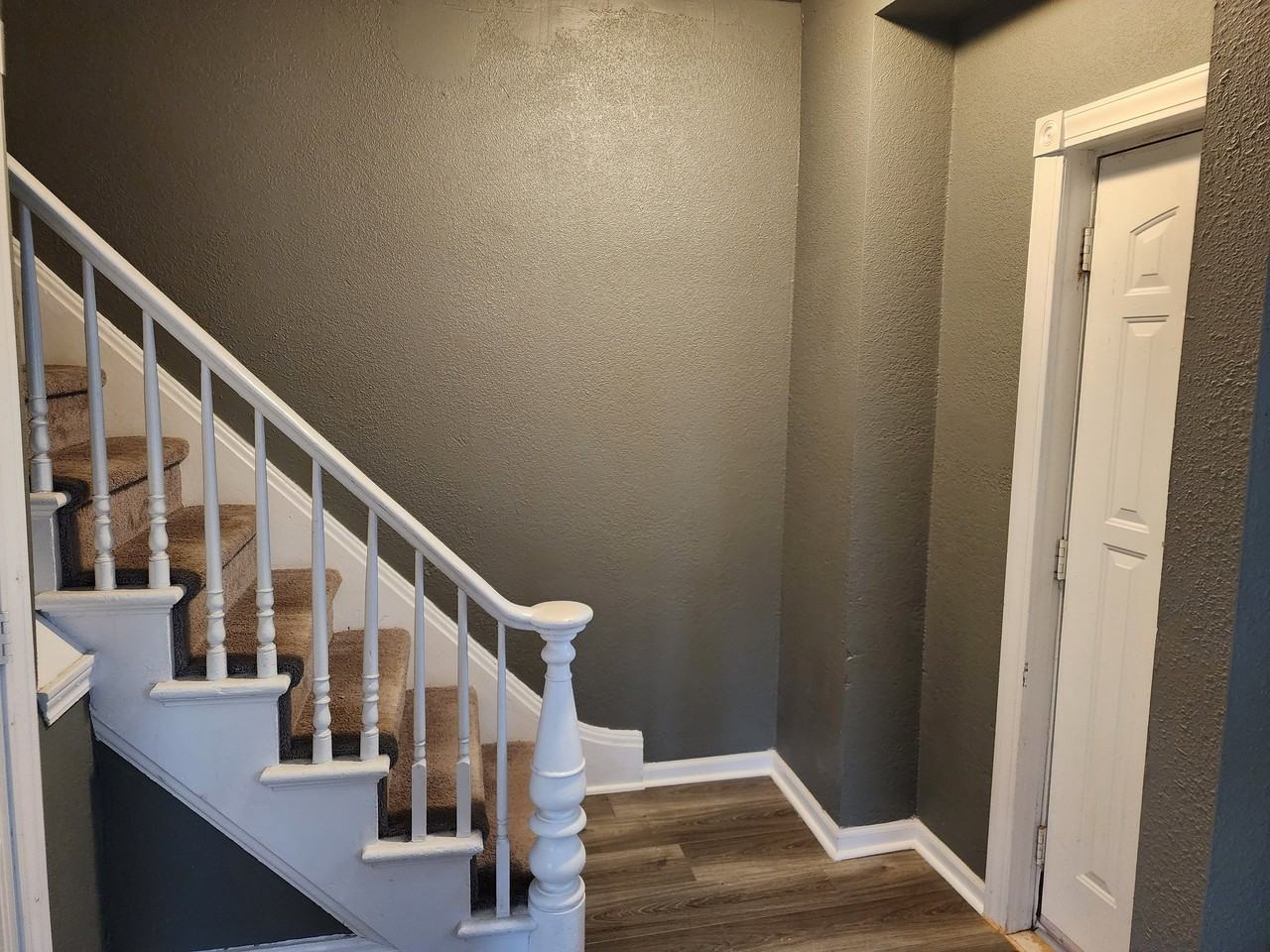 112 Harrison St - Photo 7 of 14