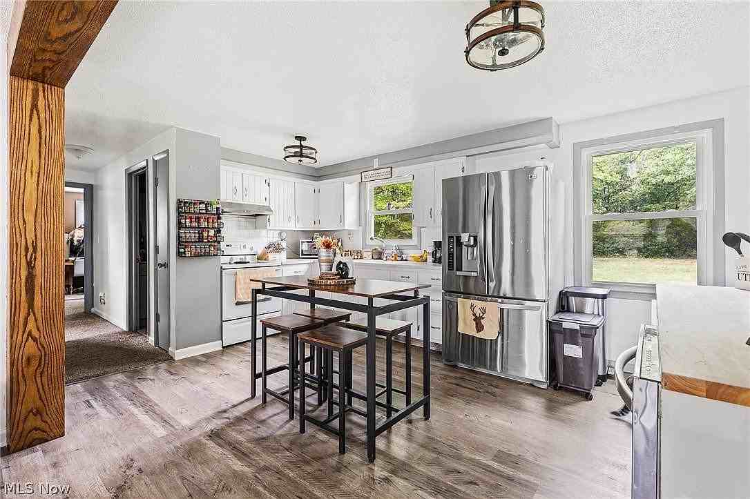 5570 Red Apple Dr - Photo 3 of 16