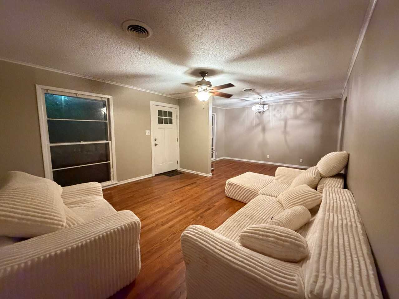 208 Frances Ave - Photo 3 of 12