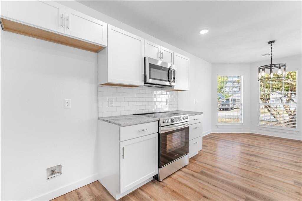 1209 Spring St - Photo 3 of 18